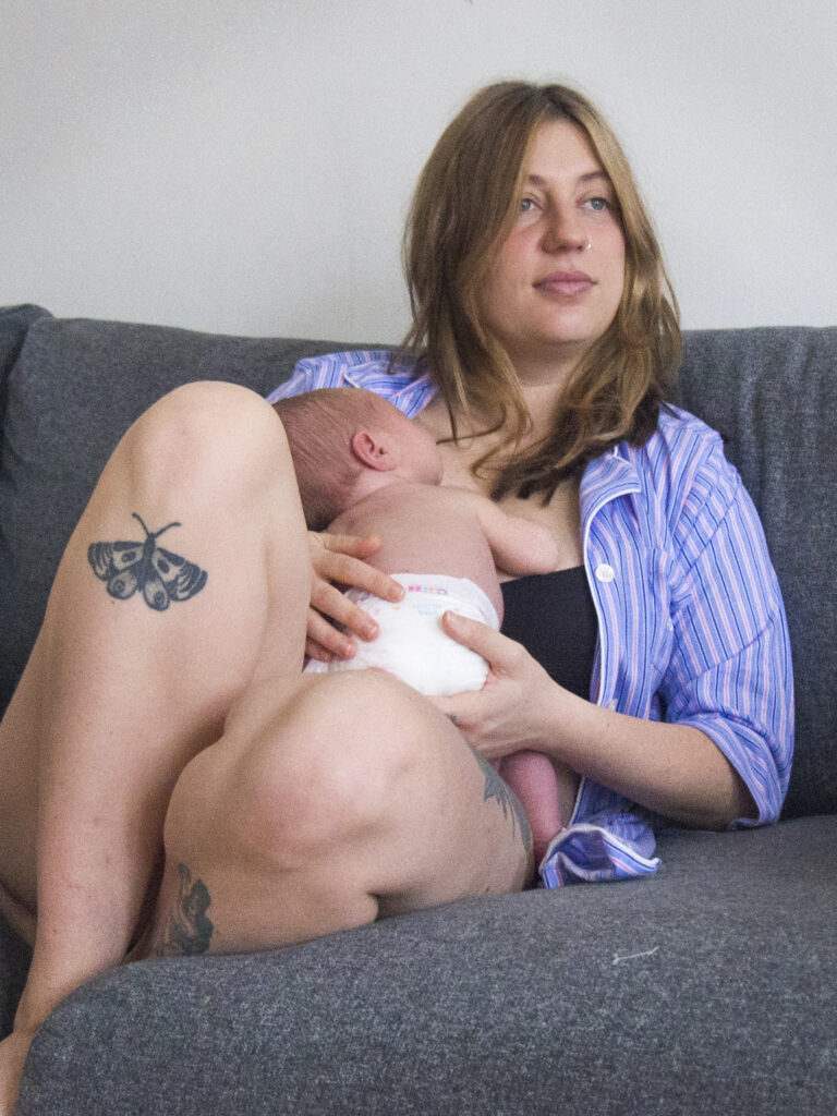 Postpartum photoshoot in Berlin