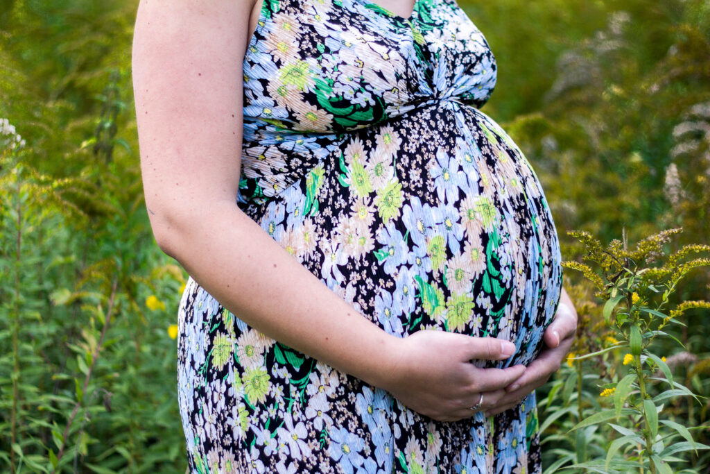 Schwangerschaft fotoshooting outdoor Berlin